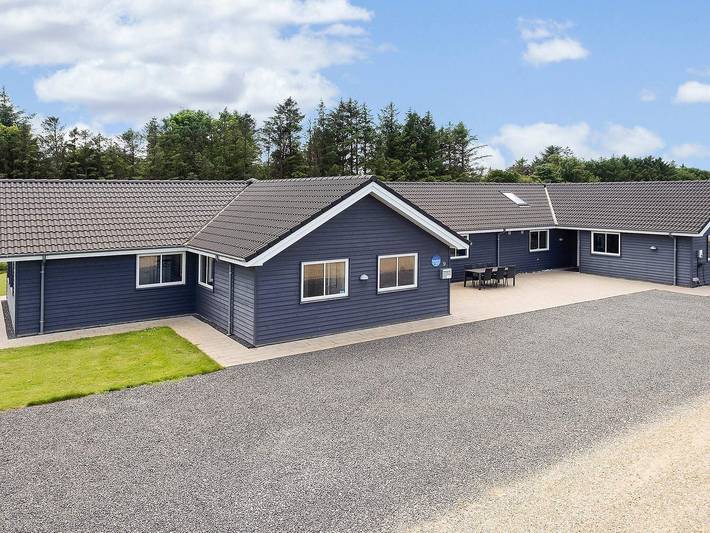 Ferienhaus für 30 Personen, mit Terrasse und Pool in Hostrup Strand