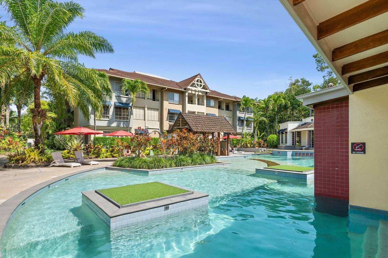 Entire apartment, The Nest Cairns - 4 pools  Bbq   Resort in Cairns North, Cairns