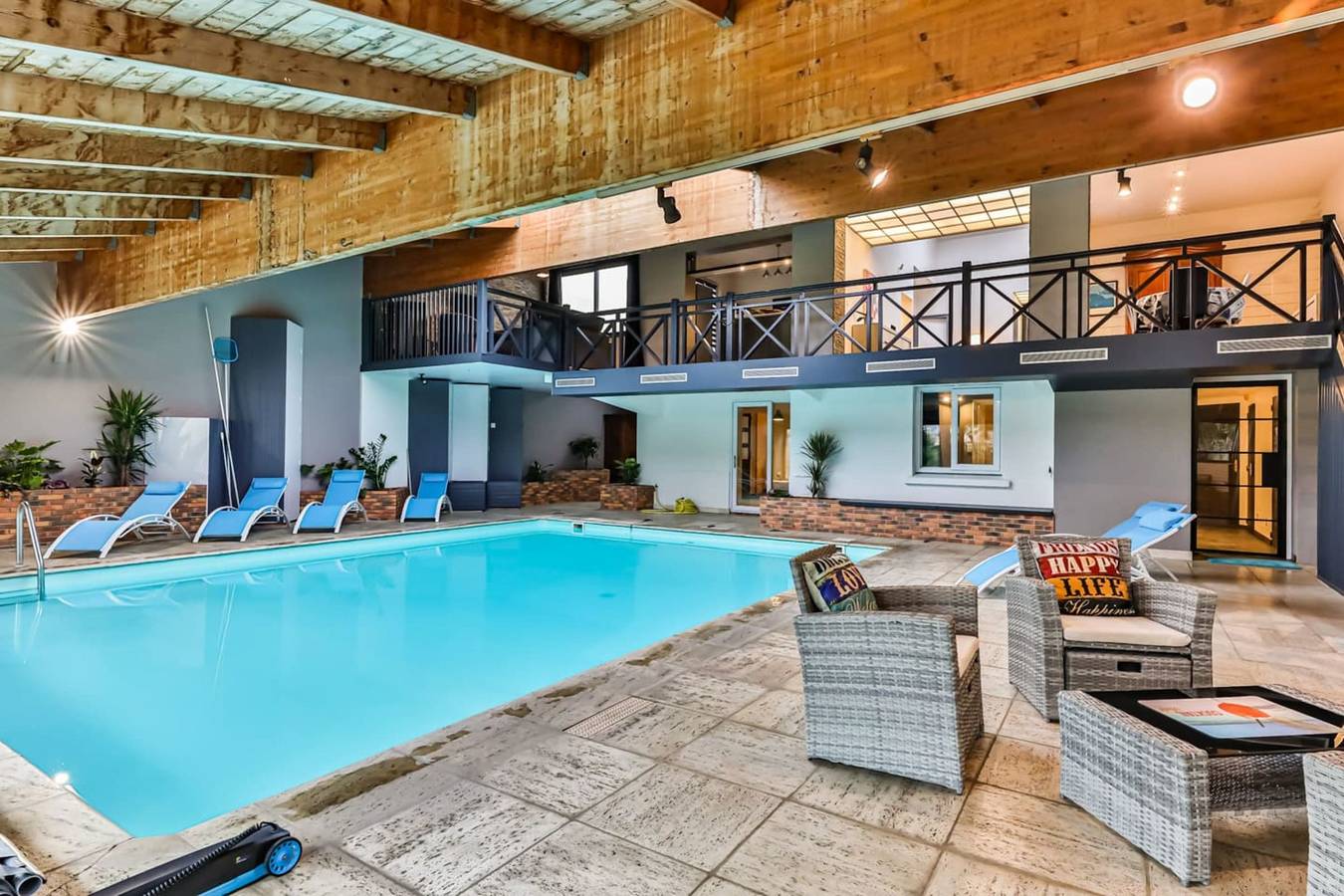 L'atypique - Piscine intérieure - Wifi in Challans, Vallée de la Loire