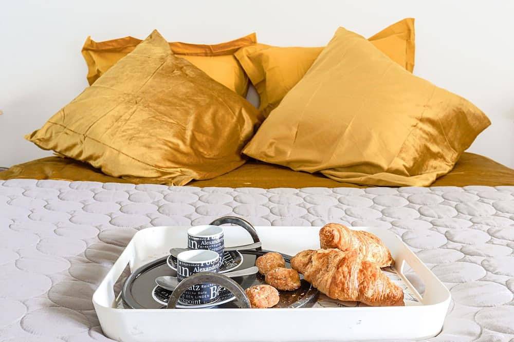 Entire apartment, Nice apartment for 4 guests with pool, Wifi, Tv, terrace and pets allowed in Èze, Nice region