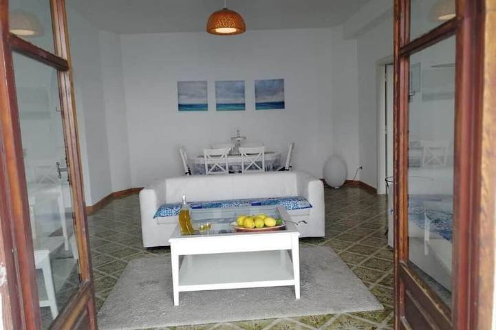 Fantastic cliffside villa—with ocean views on the Amalfi Coast in Praiano, Sorrento Coast