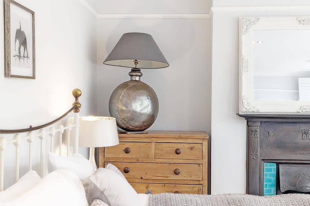 A town house that sleeps 6 guests in 3 bedrooms in Worthing, West Sussex