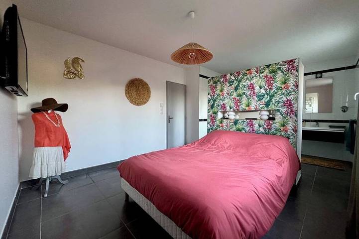 Location de vacances pour 4 personnes, avec terrasse et jardin ainsi que jacuzzi et sauna, animaux acceptés à Saint-Laurent-des-Arbres - 2