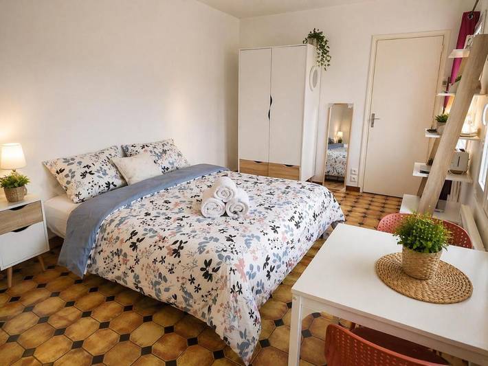 Gîte pour 2 personnes, avec vue et jardin dans Brienne-le-Château