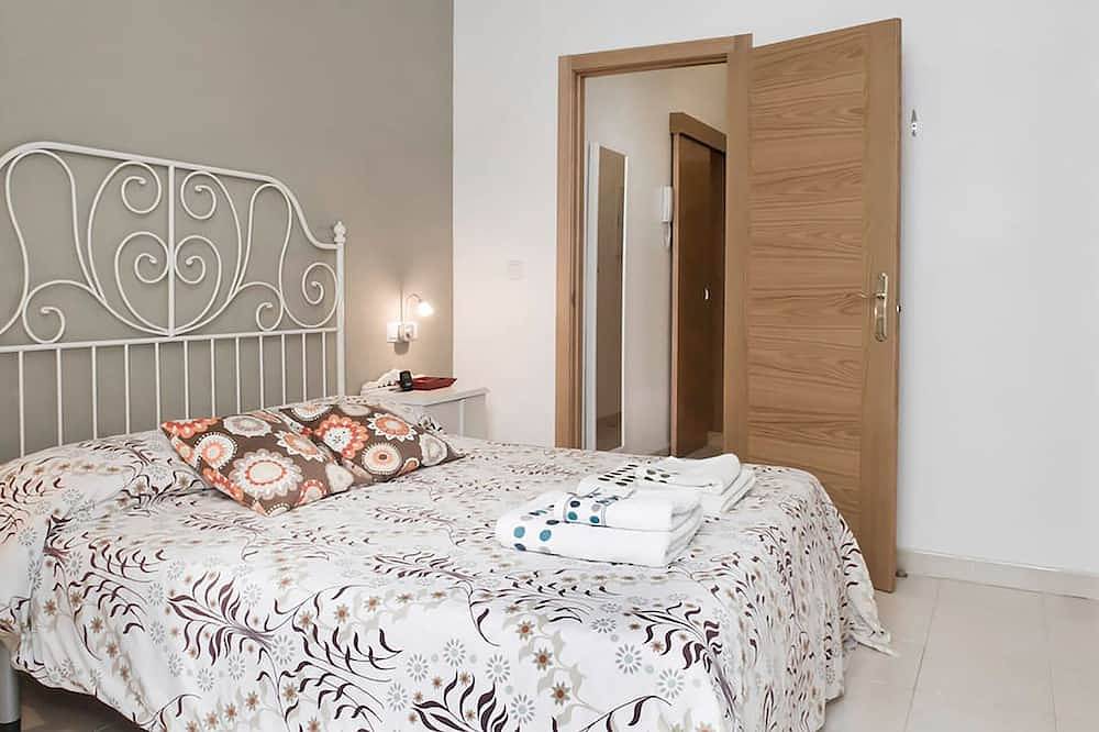 Entire apartment, Modern And Brigh Apartment Malaga Downtown in Malaga Centro Historico, Malaga