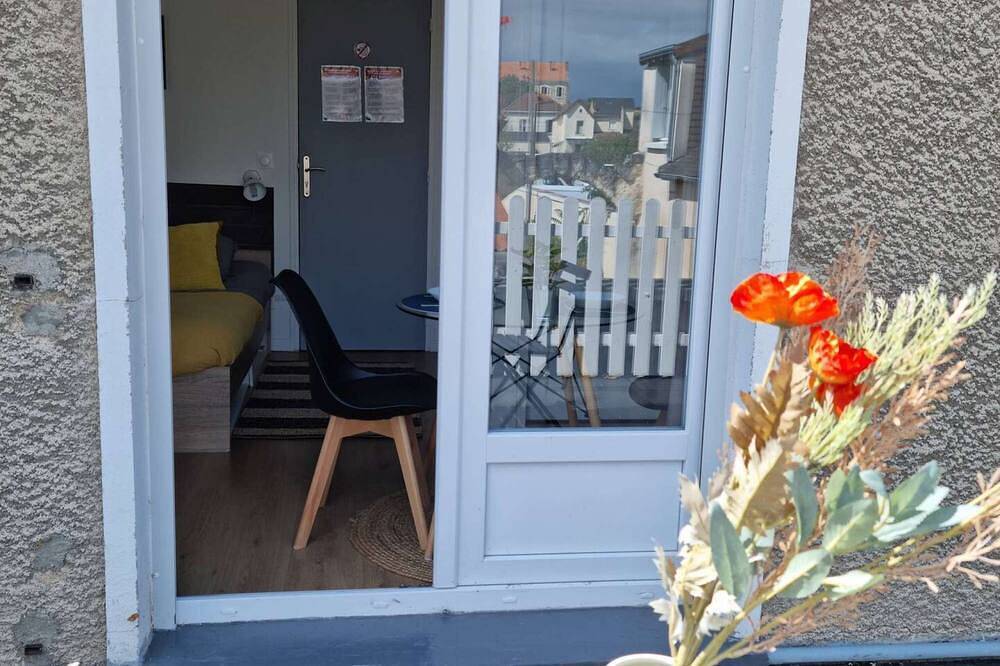Entire apartment, Charmant studio terrasse en centre-ville in Châtellerault, Vienne