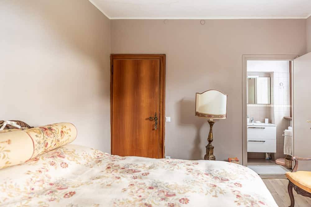 Appartement entier, Elegant 350 sqm apartment for 6 people, located on two levels of a historic 18th century villa. The villa, with fine furnishings and frescoed galleries, will enchant you with its rooms, where history and comfort blend to give you an unforgettable experie in Belluno, Schiara