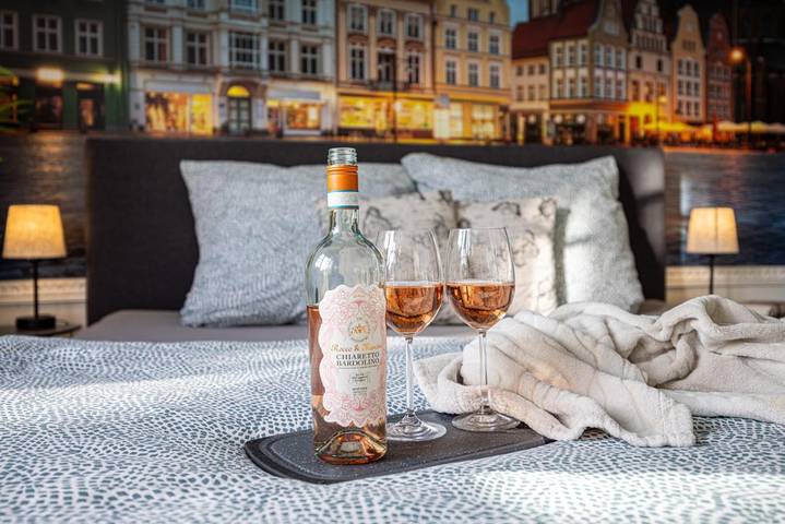 Ferienwohnung für 6 Personen, mit Balkon und Ausblick sowie Sauna, mit Haustier in Kröpeliner-Tor-Vorstadt