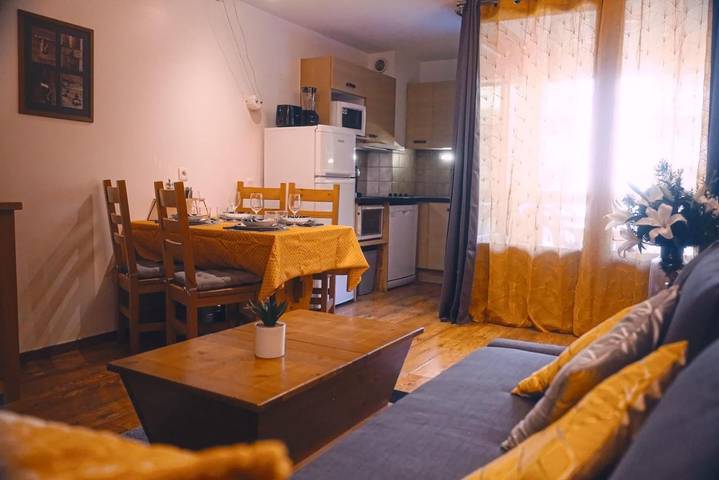 Gîte pour 4 personnes, avec vue et balcon dans Casino De Brides Les Bains - 4