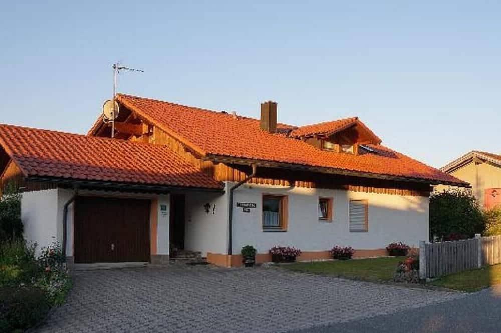 Ganze Wohnung, Gemütliches Feriendomizil mit Brötchenservice in Bayerisch Eisenstein, Arberland