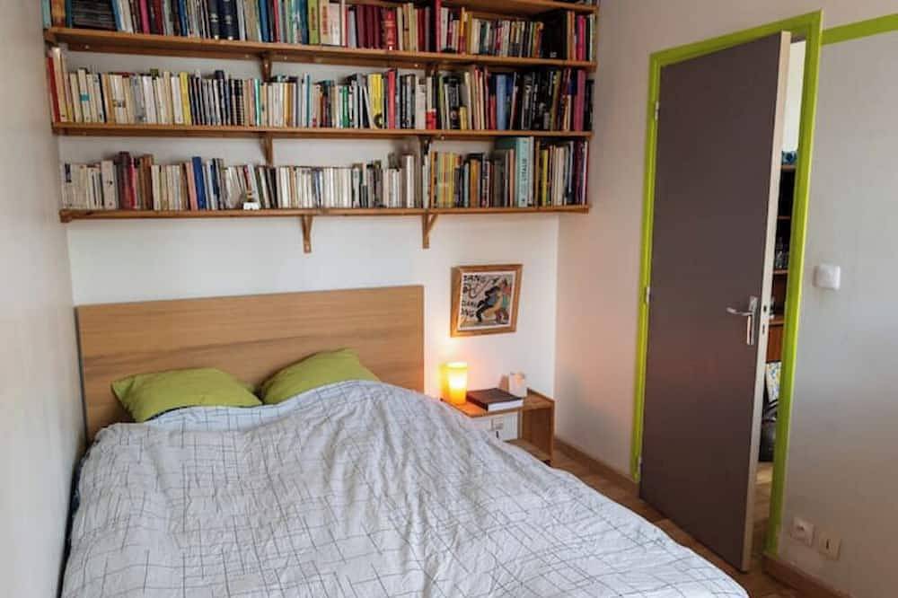 Entire apartment, Comfortable two-room apartment just outside Paris. in Bagnolet, Seine-Saint-Denis