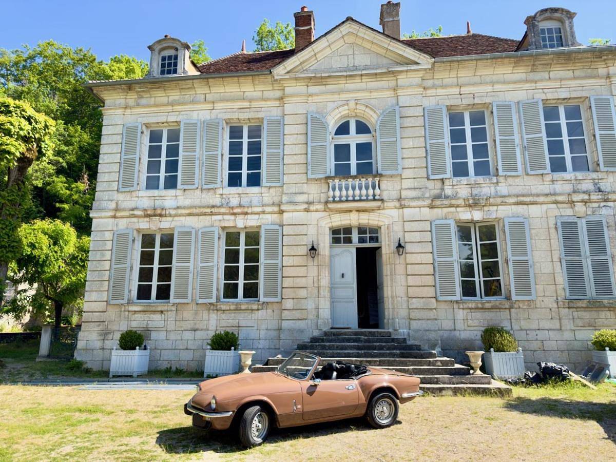 Gîte Château du Colombier - Piscine chauffée in Mailly-le-Château, Région d'Auxerre