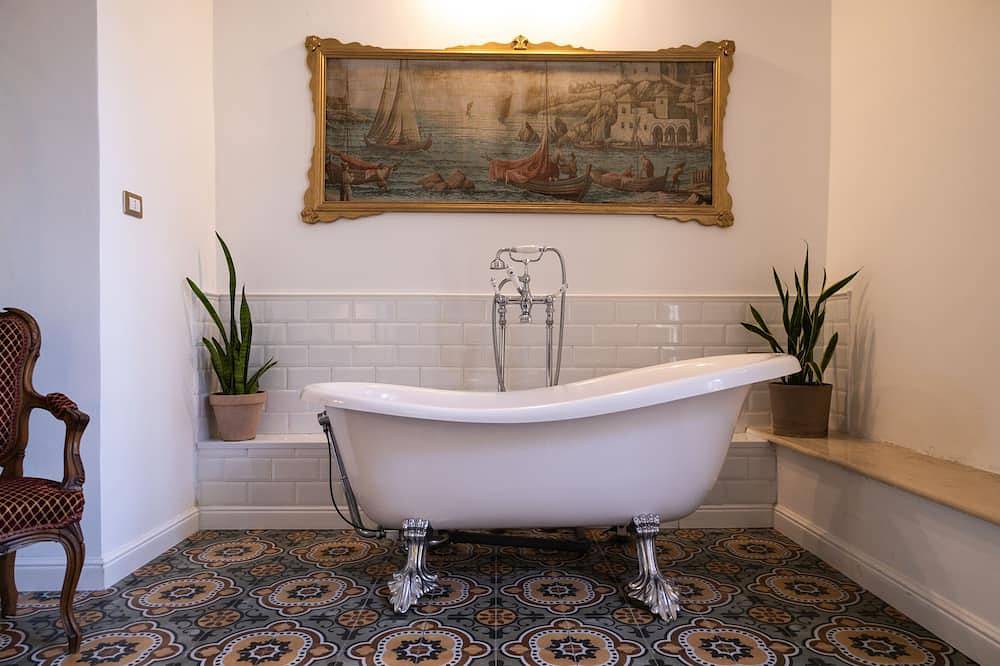 Vintage villa with swimming pool surrounded by the park of 4 hectares 5 minutes walk sea in Nardò, Nardò (municipio)