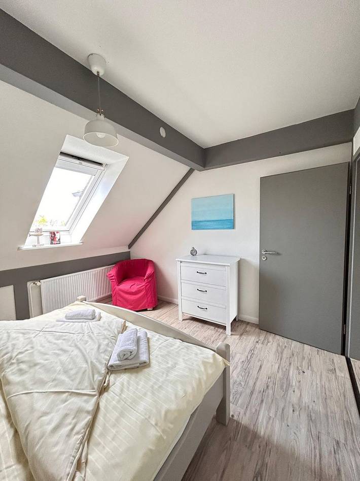 Ganze Wohnung, Gemütliche Dachgeschosswohnung 'Moin Moin & Meer' mit Charme in Nordfriesische Inseln (Schleswig-Holstein) (Schleswig-Holstein), Pellworm
