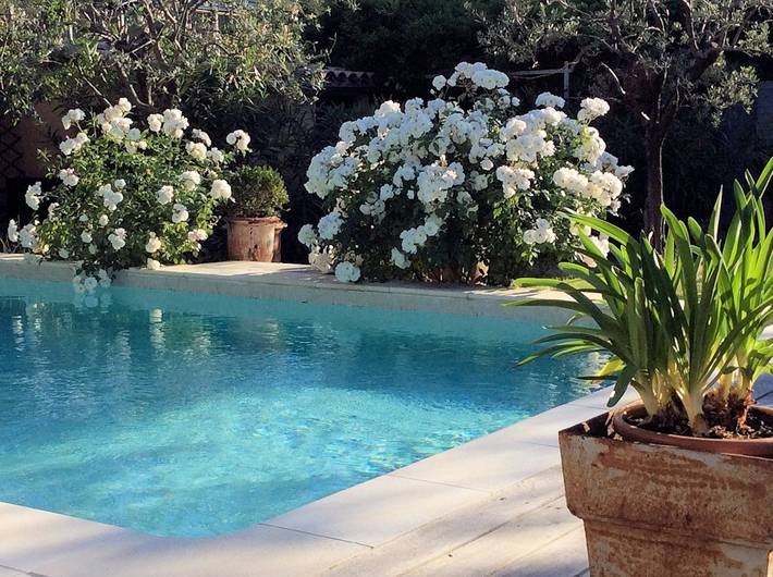 Villa pour 2 personnes, avec piscine ainsi que terrasse et jardin