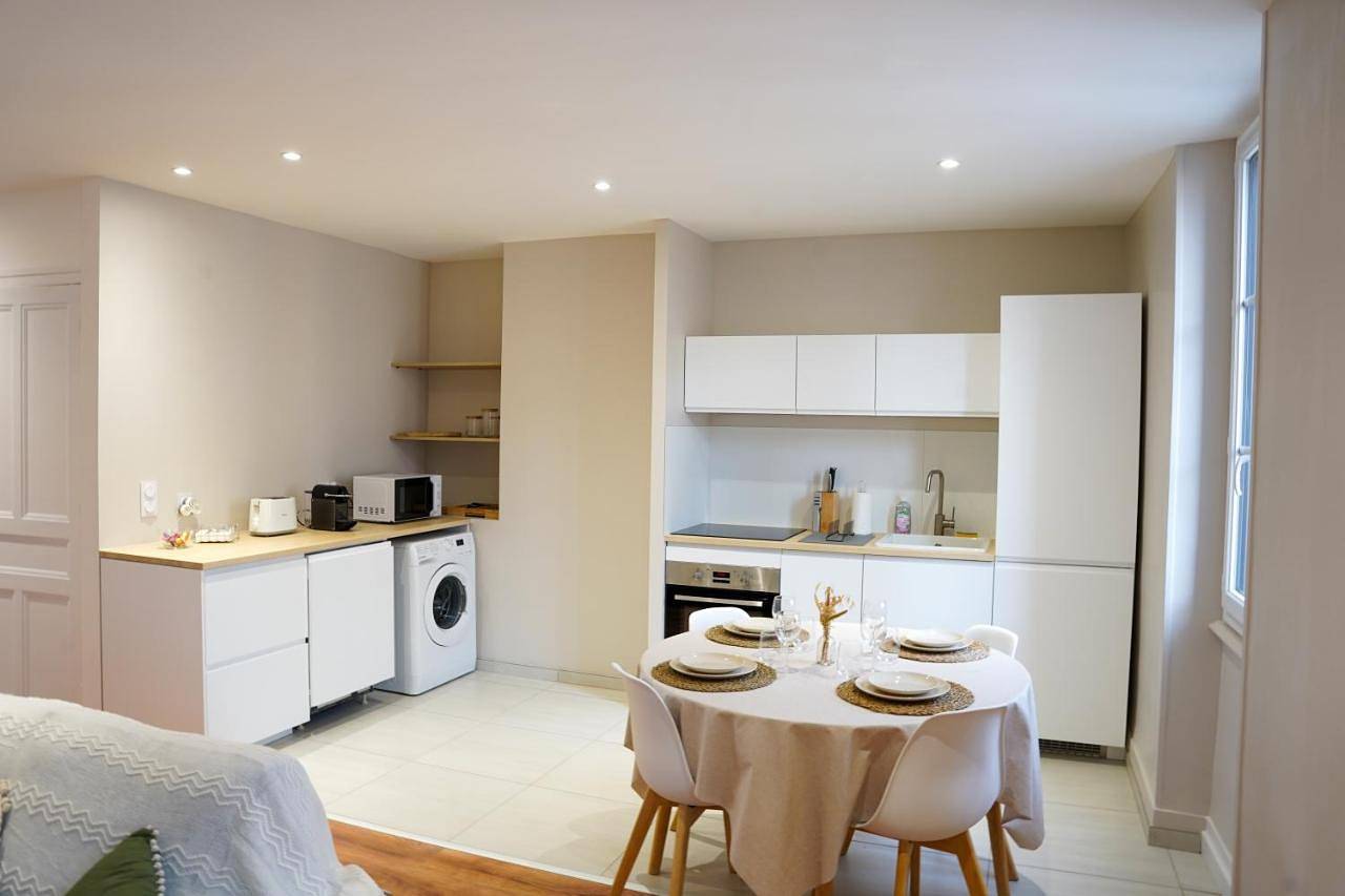 Appartement entier, Two-Bedroom Apartment in Bourg-en-Bresse, Région de Bourg-en-Bresse