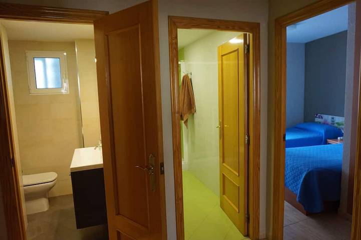 Ganze Wohnung, Gandia Strand. 3 Double. Pool und nur zwei Minuten vom Strand entfernt. in Playa de Gandía, Costa de Valencia