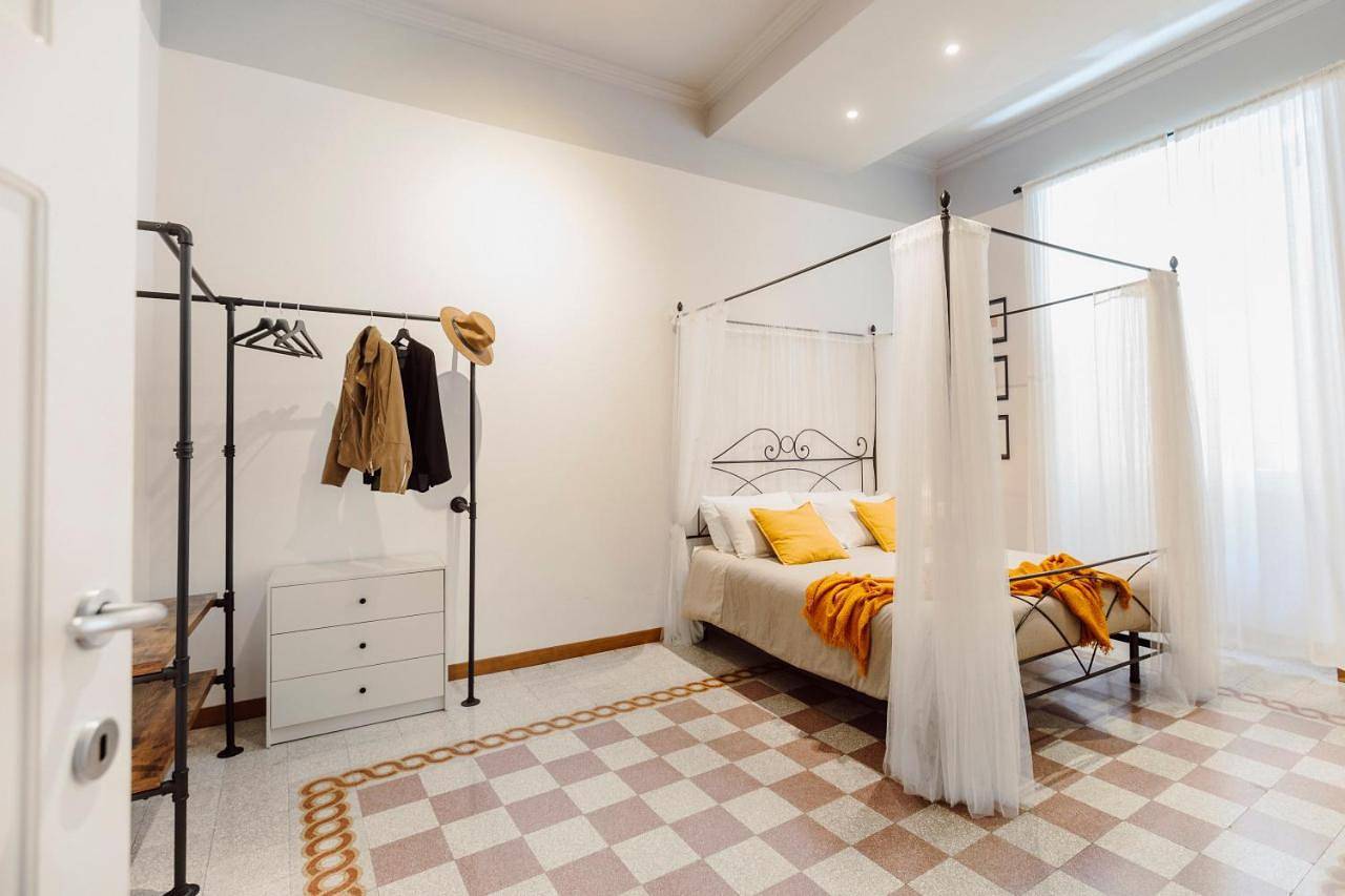 Appartamento intero, Three-Bedroom Apartment in Ostia, Roma