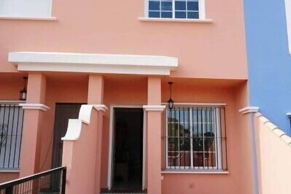 Immaculate 2 bed huis gedeeld zwembad, zonneterras, strand, uitzicht op de bergen, Wi-Fi in San Juan de los Terreros, Pulpí