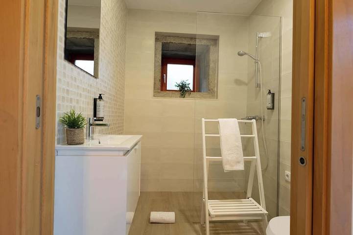 Location de vacances pour 20 personnes, avec balcon et jardin dans Vilar de Mouros - 4