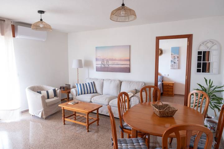 Ferienwohnung für 6 Personen, mit Meerblick und Terrasse sowie Garten und Kinderpool in Spanien - 3