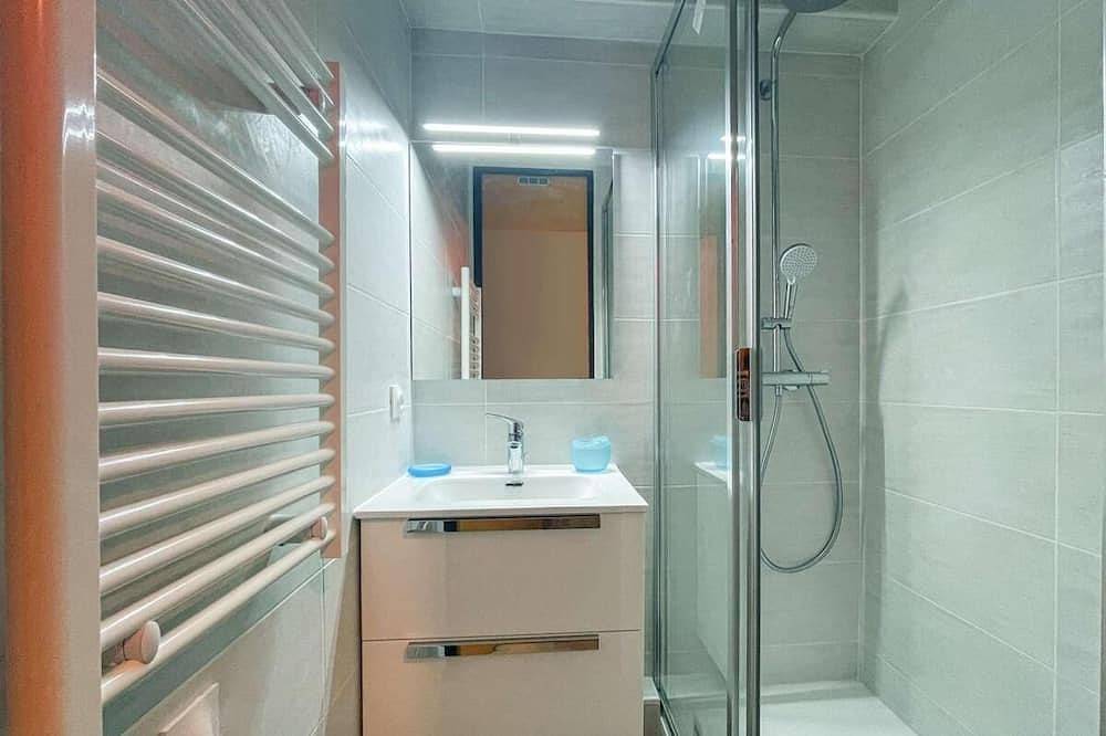 Entire apartment, 200m from resort center, 3rd floor, view mountain, balcony, tv, 25m², Vars in Vars, Briançon region