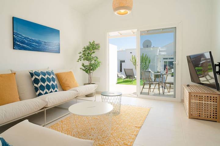 Apartamento para 2 personas, con terraza además de jardín y piscina en Charco del Palo