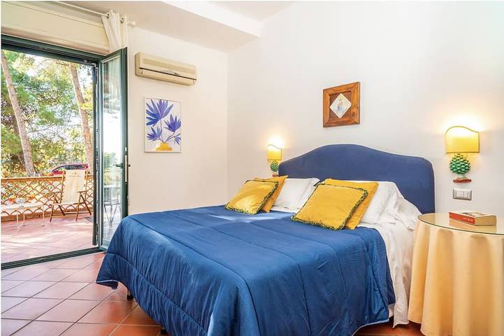 Location de vacances pour 5 personnes, avec jardin ainsi que jacuzzi et piscine, animaux acceptés à Aci Castello - 2