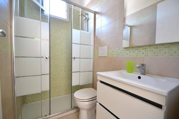 Appartement entier, Maison de vacances climatisée de deux pièces avec jardin et parking intérieur in Torre Dell'orso, Melendugno
