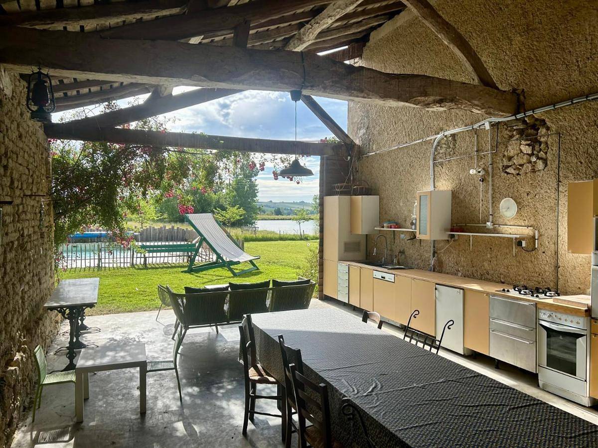 Ferme rénovée 6 chambres, vue sur lac et piscine in Castet-Arrouy, Gers