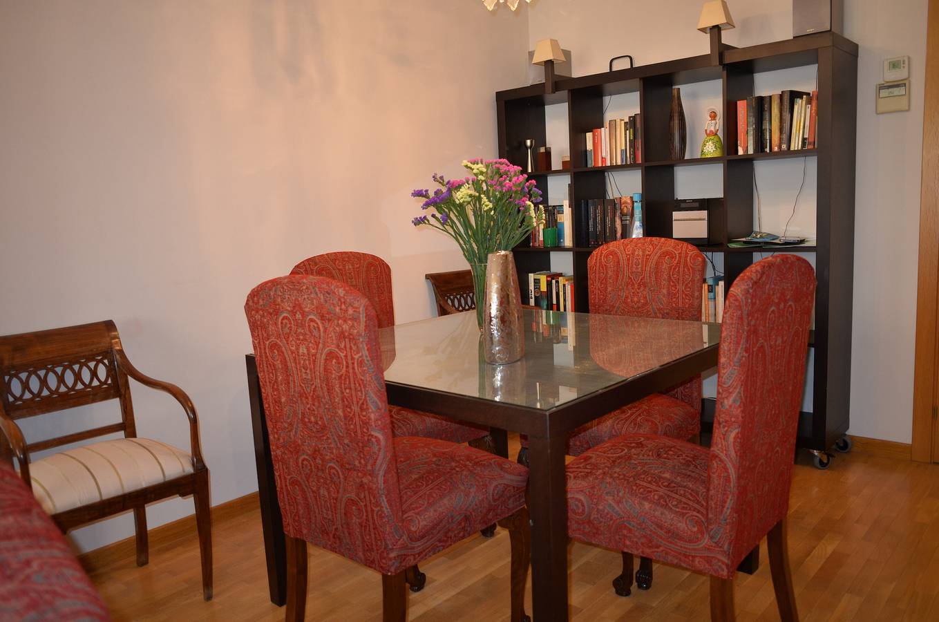 Apartamento inteiro, Apartamento 'Central, Espaçoso com Estacionamento' com Wi-Fi e Ar Condicionado in Beiro, Granada