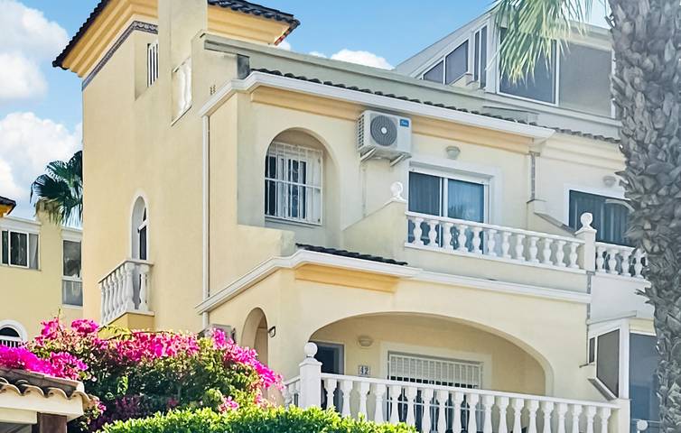 Ferienhaus für 4 Personen, mit Terrasse und Garten in Torrevieja - 3