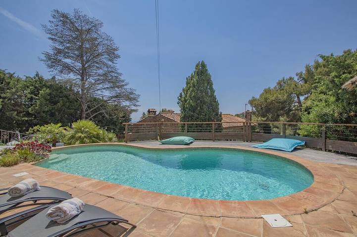 Villa pour 10 personnes, avec jardin et terrasse à Carqueiranne