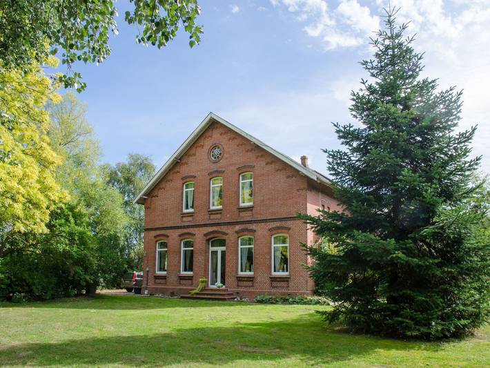 Ferienhaus für 15 Personen, mit Terrasse und Garten, kinderfreundlich in Moormerland
