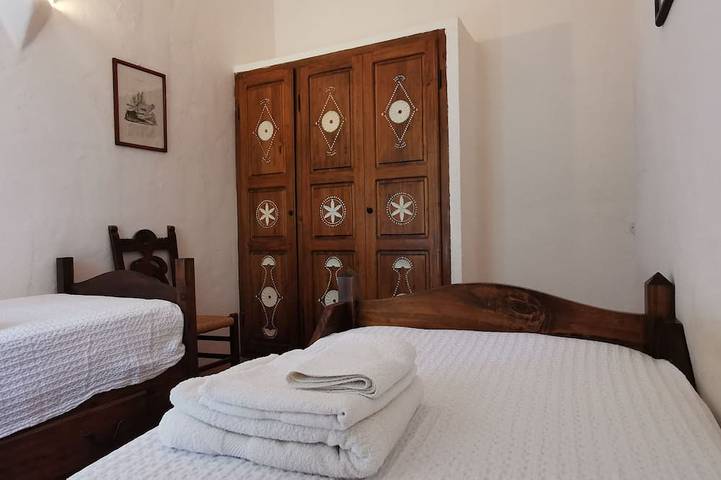 Detached villa with a large terrace and ocean view—200 m from the ocean in Baja Sardinia, Arzachena
