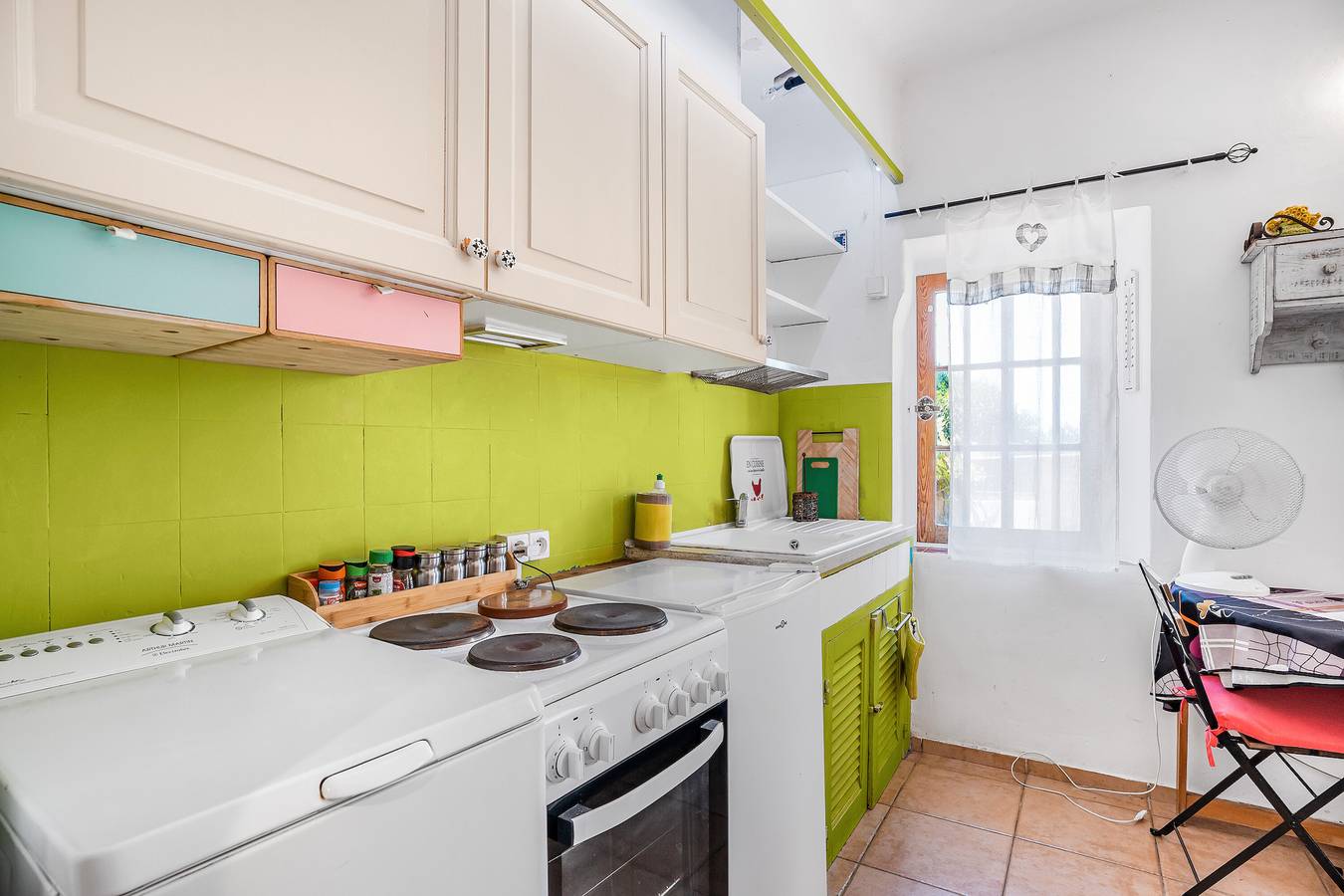 Entire apartment, Apartment 'Bastidon La Deprat' with Private Terrace and Private Garden in Sanary-sur-Mer, Toulon region