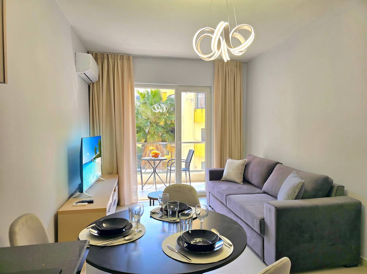 Apartamento entero, Apartamento de vacaciones para 4 personas con balcón in Golem, Albania