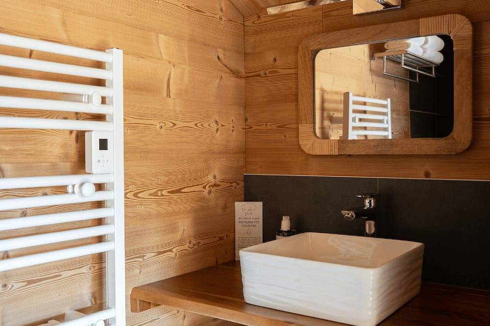 Grand Chalet Familial avec Piscine Chauffée, Spa et Sauna Privatifs – Vosges in Le Saulcy, Saint-Dié-des-Vosges