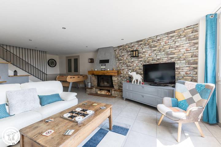 Gîte pour 8 personnes, avec Jacuzzi et Terrasse ainsi que Jardin et Vue