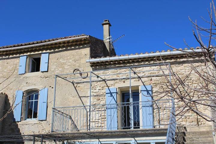 Gîte pour 6 personnes, avec terrasse et vue à Chamaret