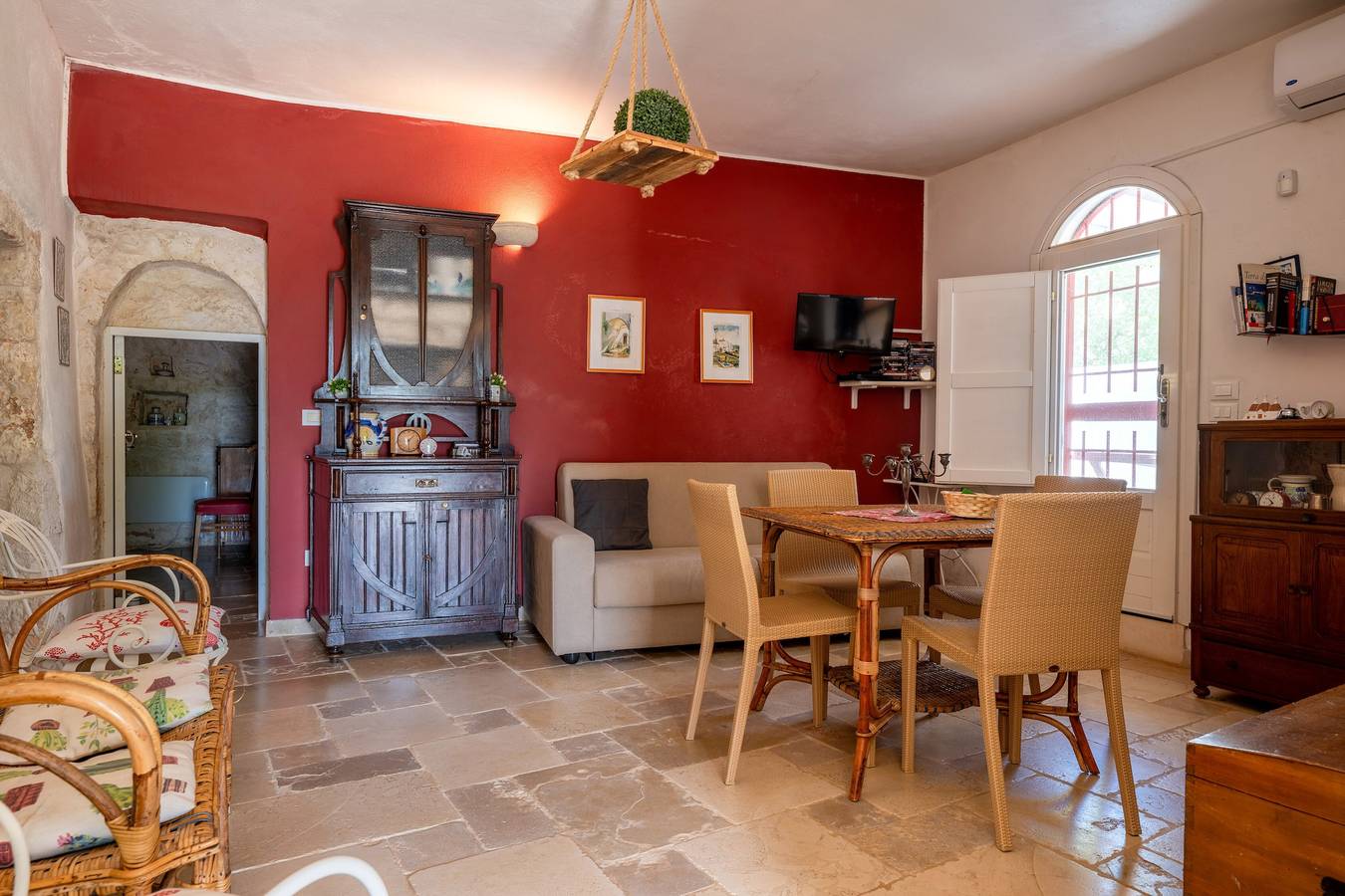 Trullo 'Riccardo' con terrazza privata, Wi-Fi e aria condizionata in Ostuni, Salento
