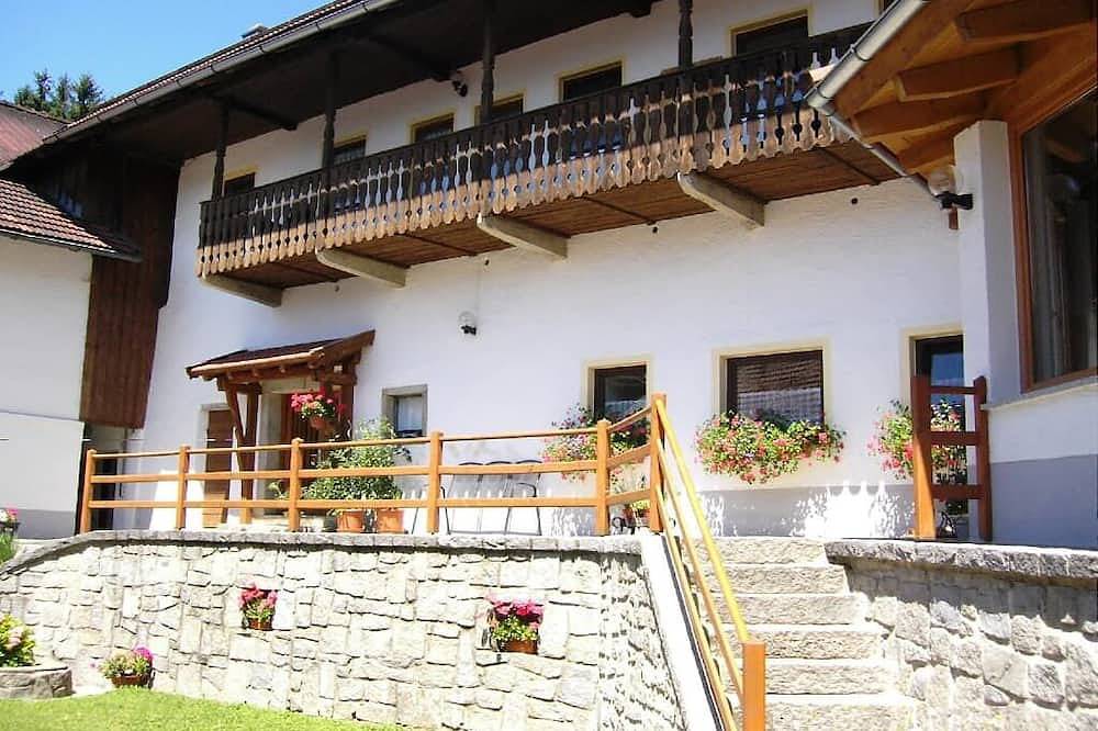 Ganze Wohnung, Fewo mit Balkon für 2 Personen mit Frühstück möglich in Wegscheid, Passauer Land