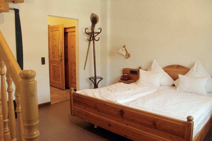 Hotel Lochmühle - Ferienapartment Klassik für 3 bis 6 Personen mit Kochnische und 2 Zimmern in Eigeltingen, Schwäbische Alb Radweg Region