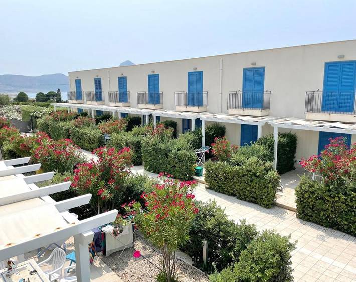 Location de vacances pour 2 personnes, avec piscine ainsi que vue et jardin dans Macari - 4