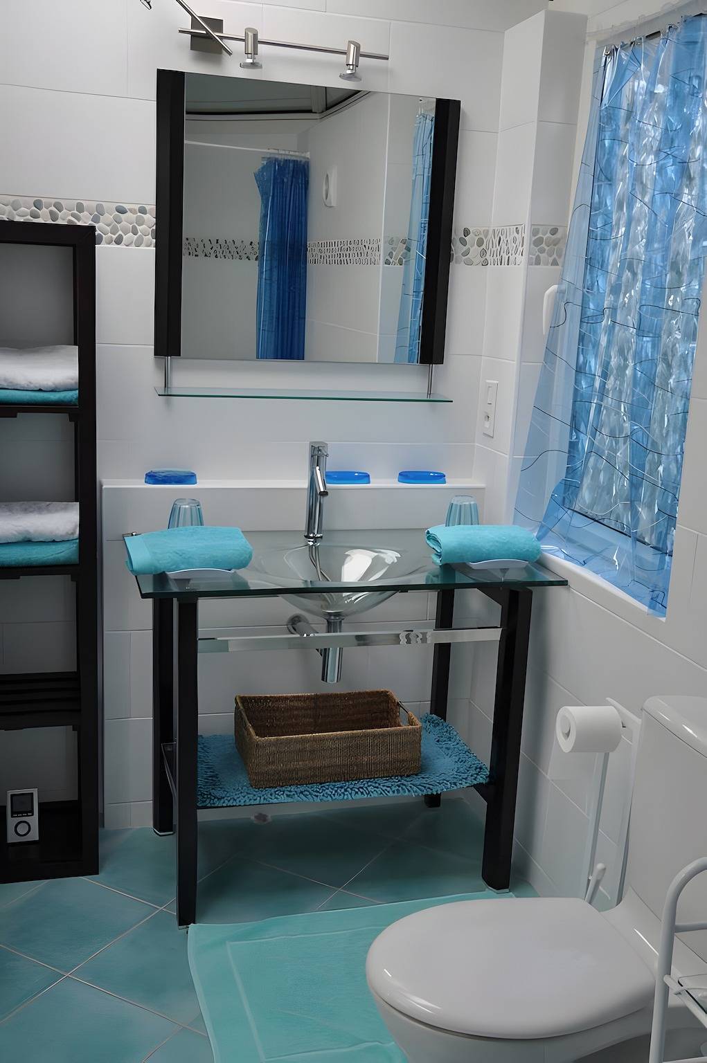 Chambre d’hôtes « Suite Turquoise » avec terrasse partagée, jardin privé et Wi-Fi in Perros-Guirec, Côte de Granit Rose