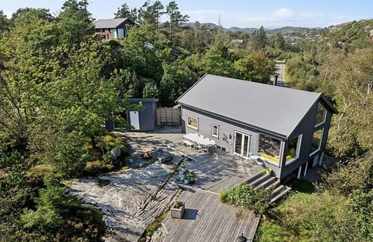 Feriehus for 9 personer, med terrasse, barnevennlig i Lindesnes 