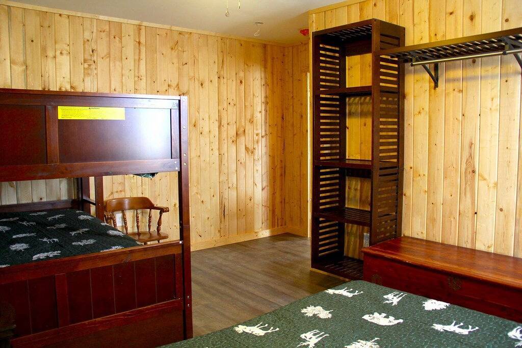 Log Cabin for 8 People in Gardiner, Custer Gallatin National Forest