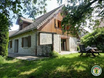 Gîte pour 10 personnes, avec jardin ainsi que terrasse et sauna à Chabottes