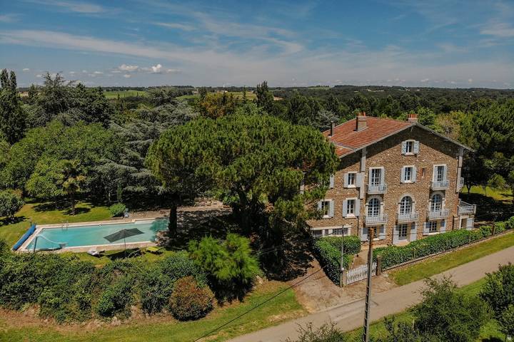 Gîte pour 14 personnes, avec piscine ainsi que balcon et jardin dans le Gers - 4