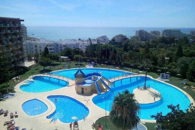 Apartahotel para 4 personas, con Balcón y Terraza además de Jardín y Piscina para niños en Benalmádena